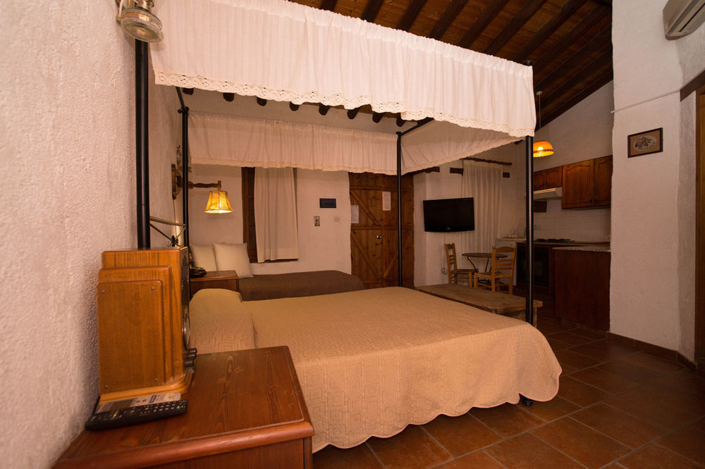 Linos Inn Какопетрия Екстериор снимка