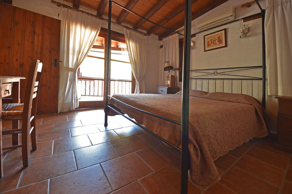 Linos Inn Какопетрия Екстериор снимка