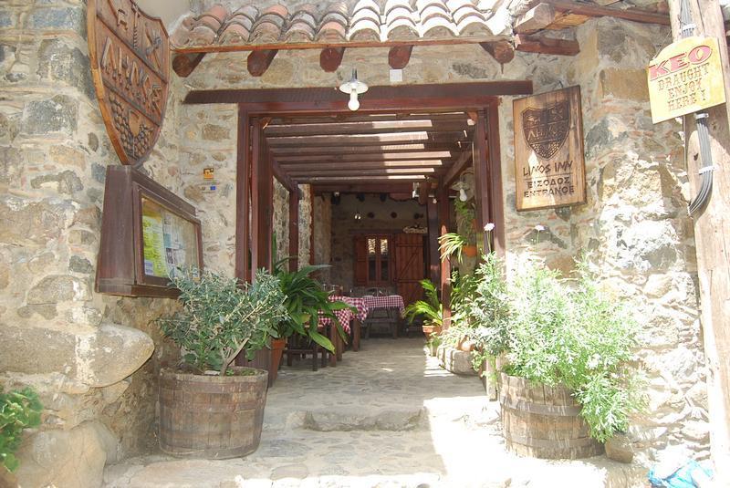 Linos Inn Какопетрия Екстериор снимка