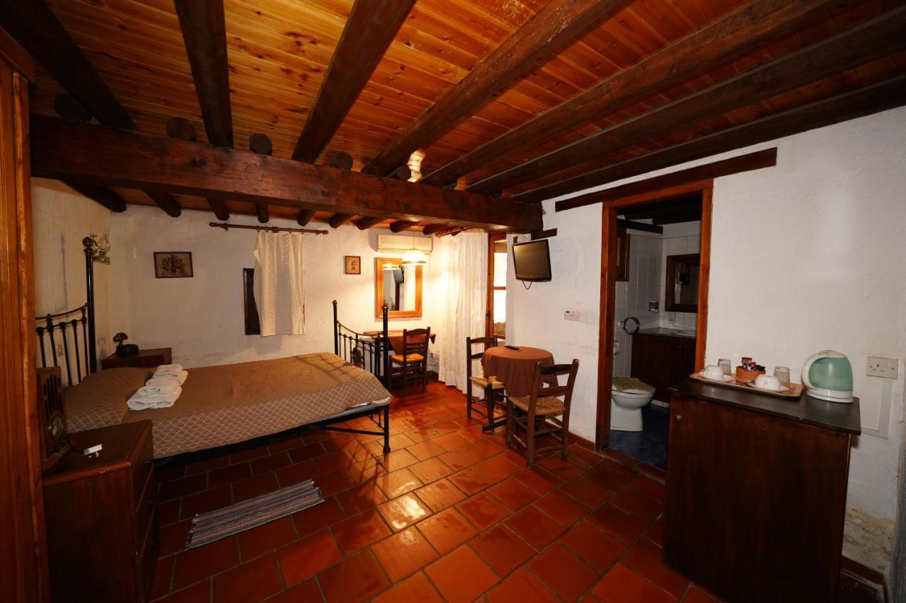 Linos Inn Какопетрия Екстериор снимка