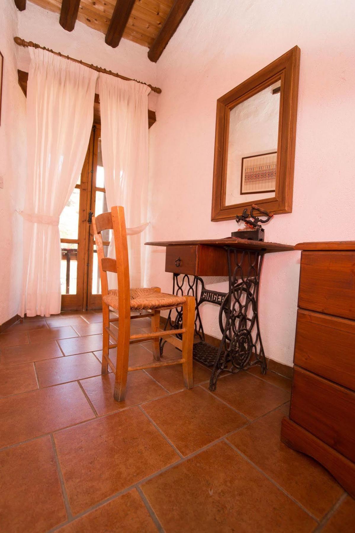 Linos Inn Какопетрия Екстериор снимка