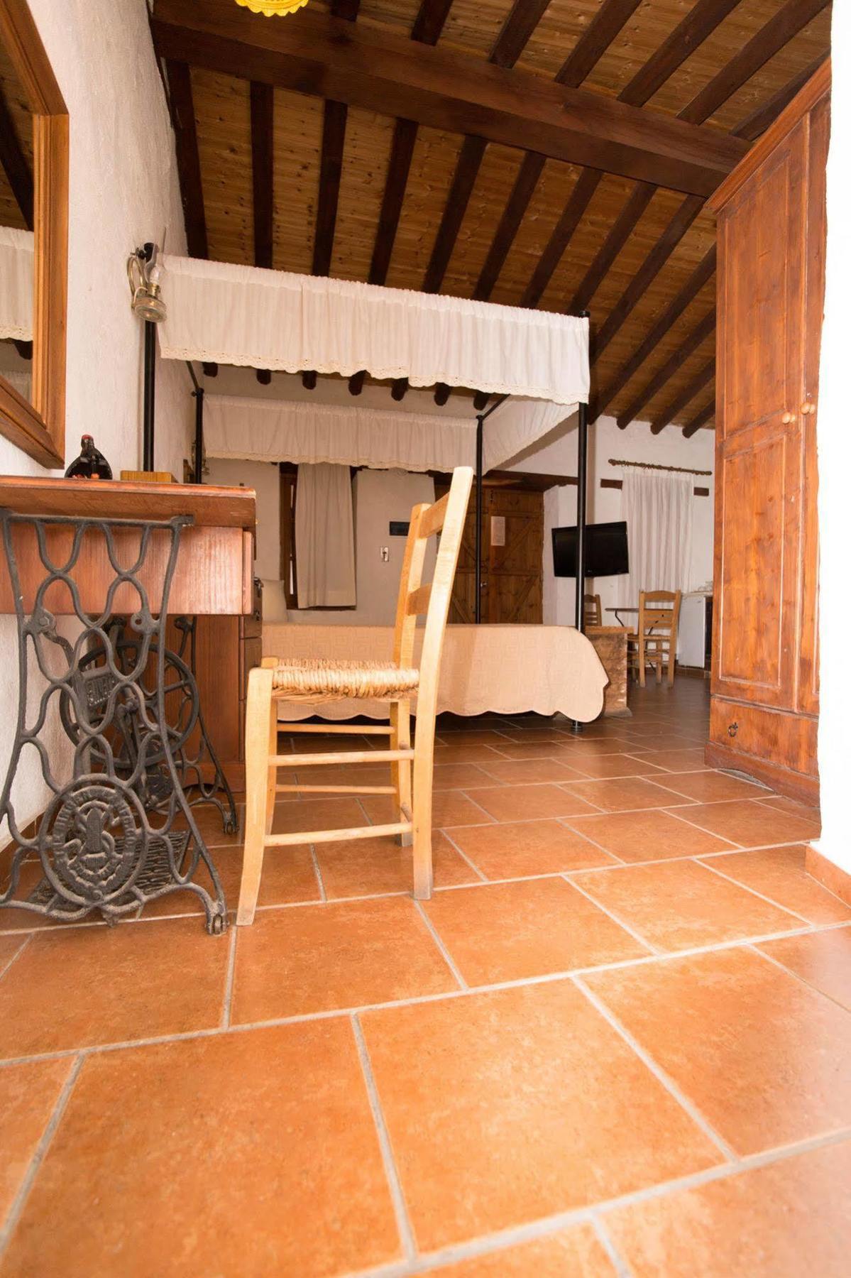 Linos Inn Какопетрия Екстериор снимка