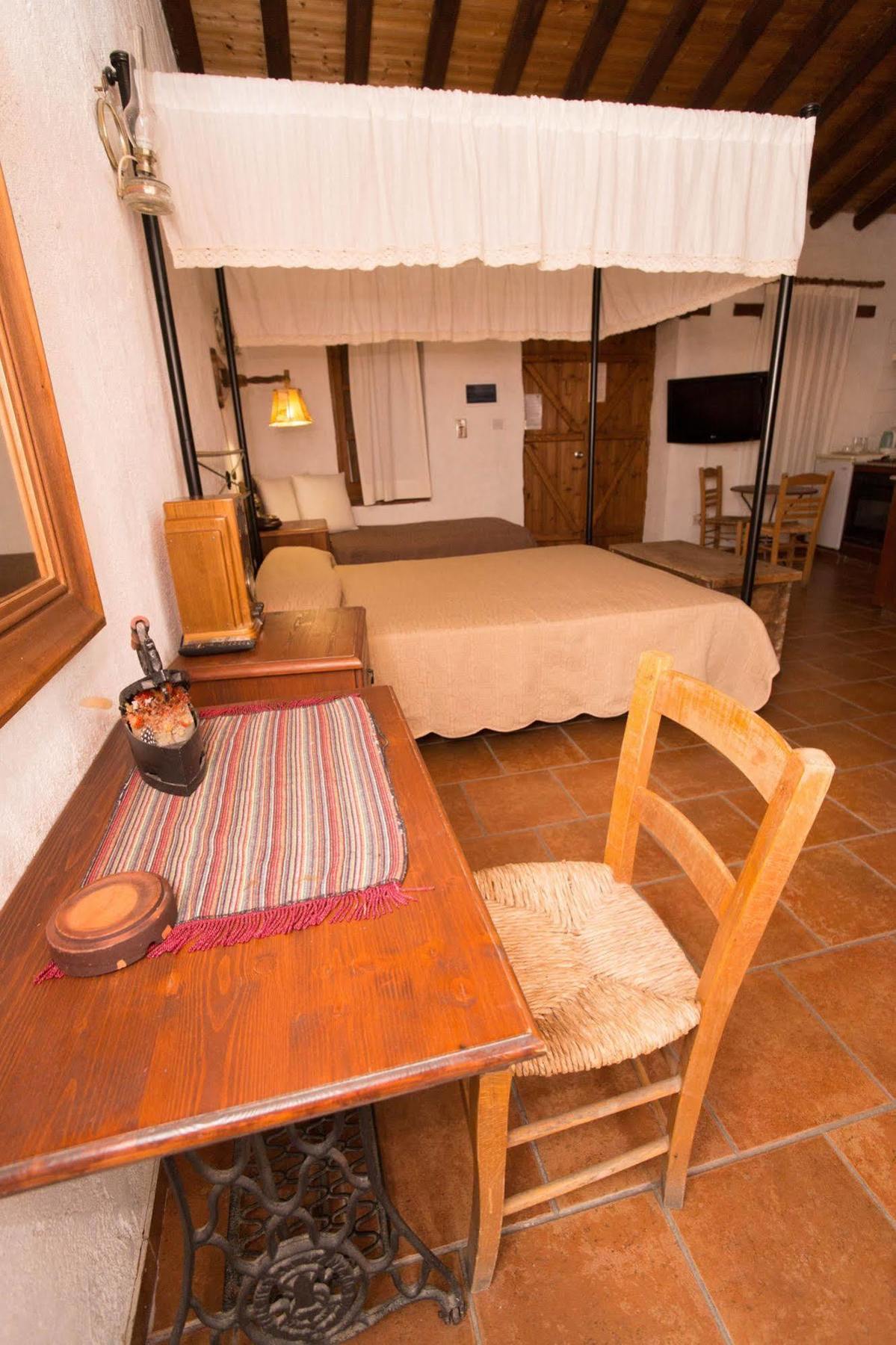 Linos Inn Какопетрия Екстериор снимка