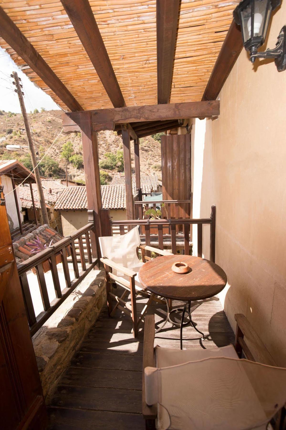 Linos Inn Какопетрия Екстериор снимка